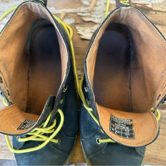 Dr. Martens  Black Coburg Unisex Lace Up Leather Chukka Boot - Picture 9 of 10